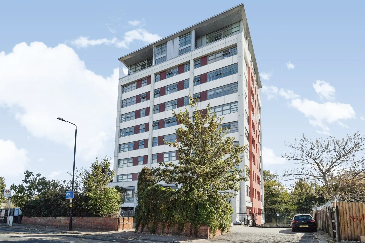 1 bed flat for sale — Romford Road, London, E7