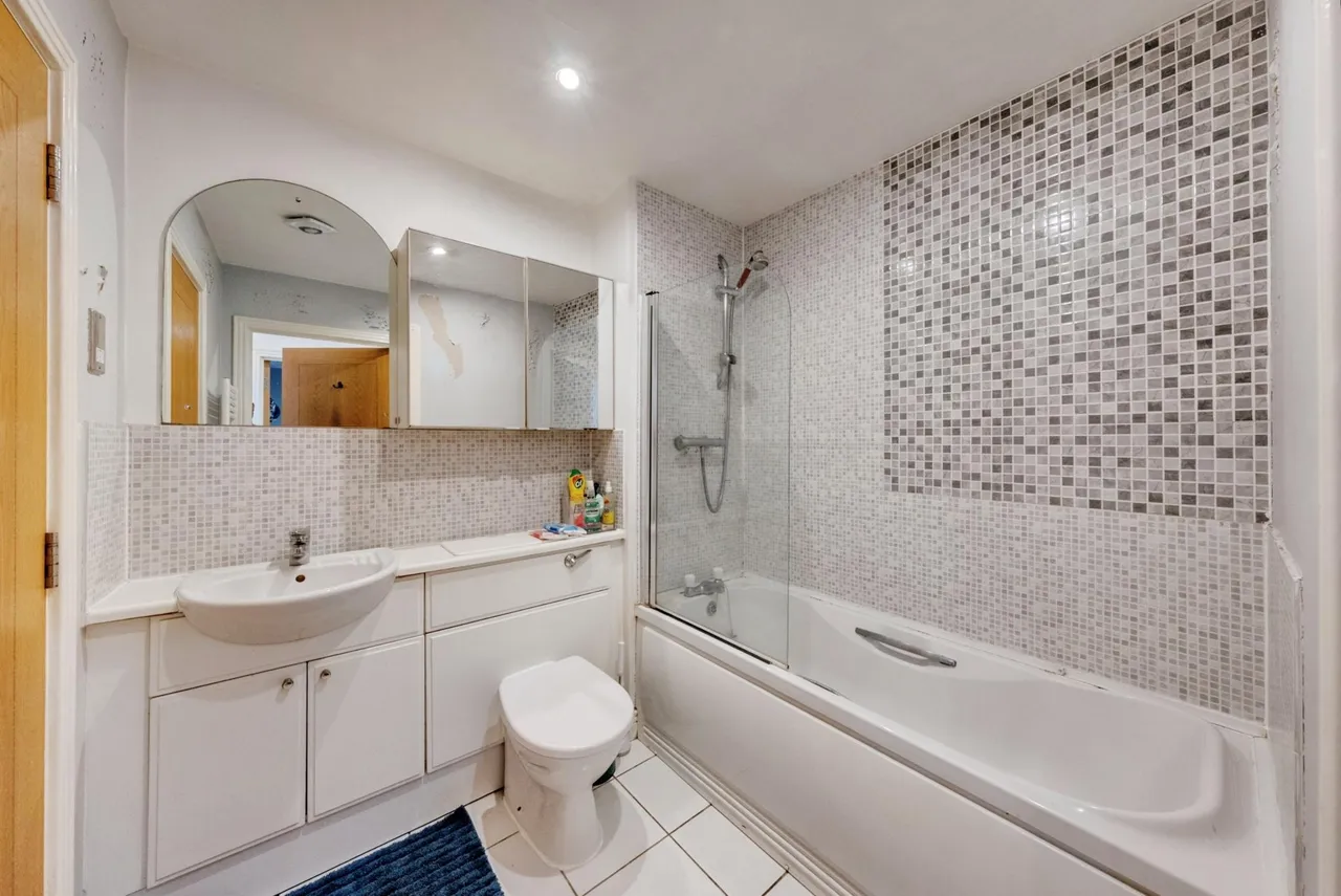 Romford Road, London, E15, photo 11