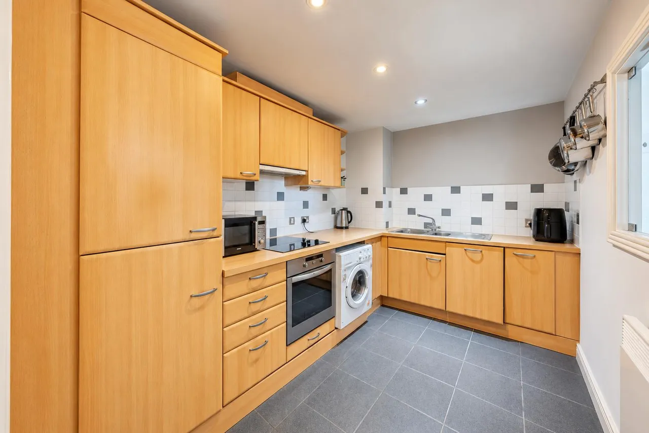 Romford Road, London, E15, photo 4