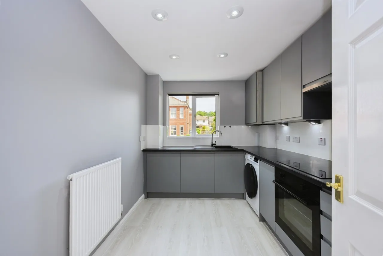 Westview Close, Redhill, RH1, photo 8
