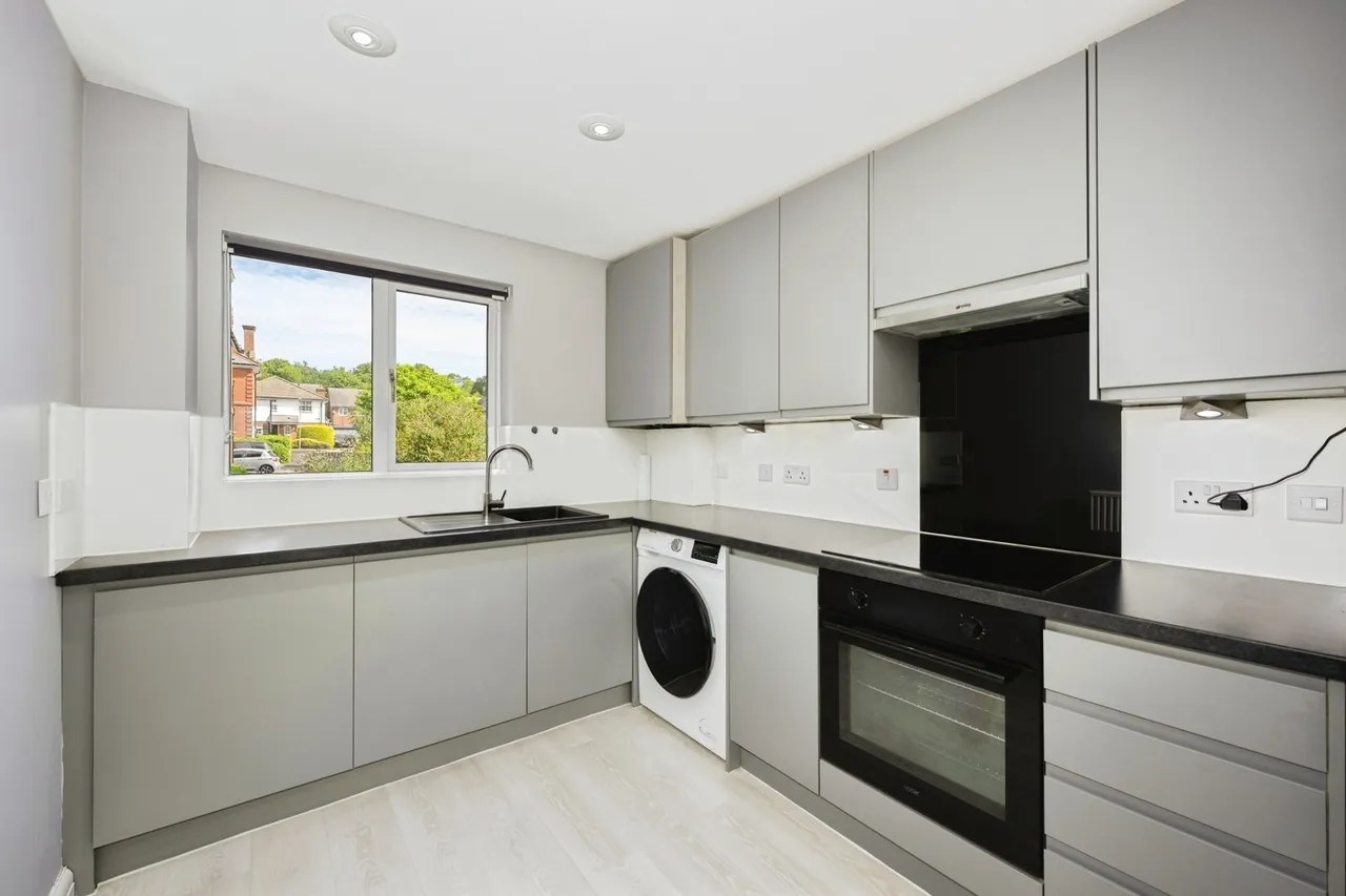 Westview Close, Redhill, RH1, photo 3