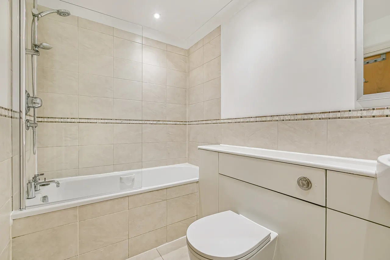 Victoria Mews, Englefield Green, TW20, photo 13