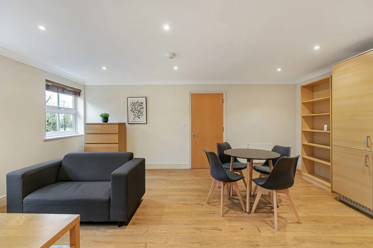 Victoria Mews, Englefield Green, TW20, photo 7