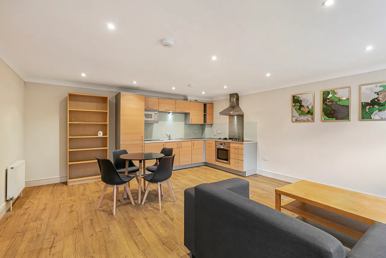 Victoria Mews, Englefield Green, TW20, photo 9