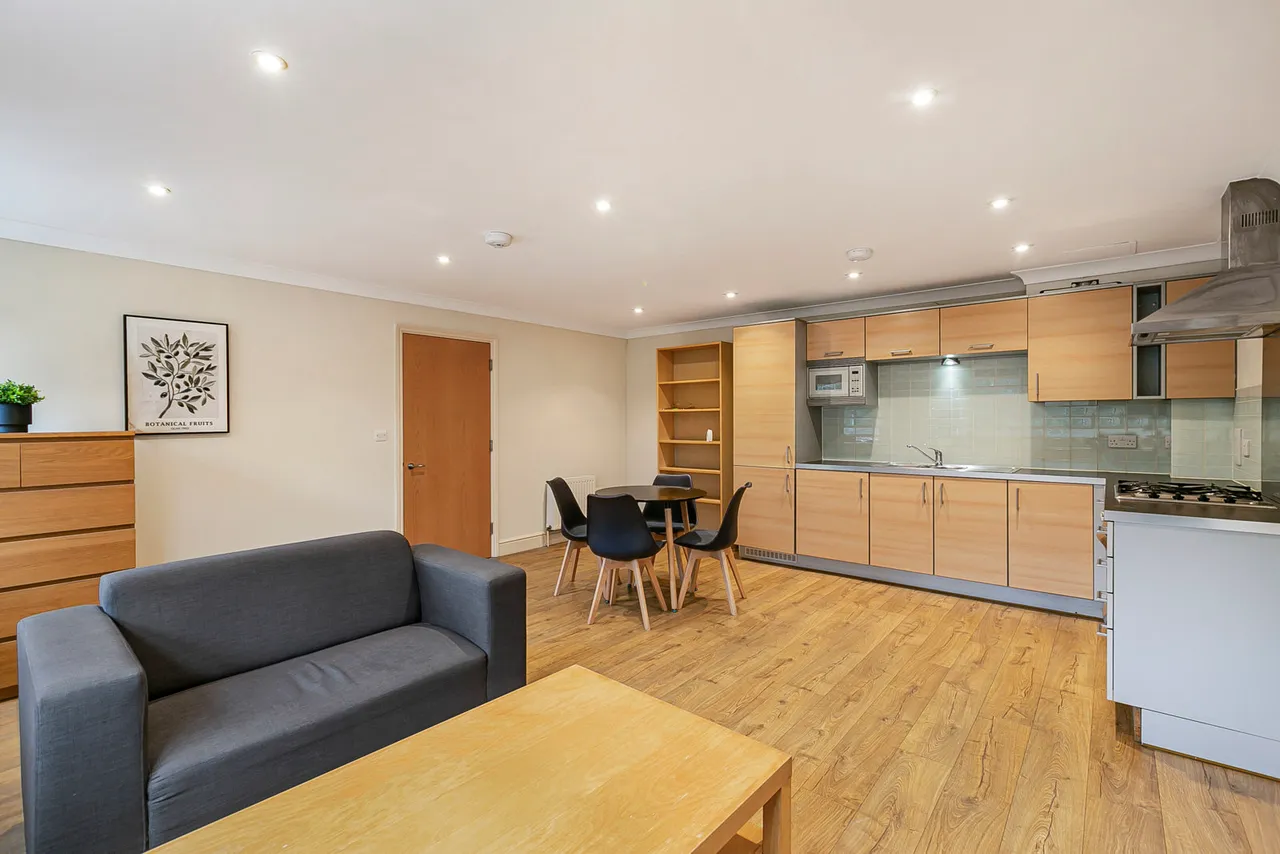 Victoria Mews, Englefield Green, TW20, photo 6