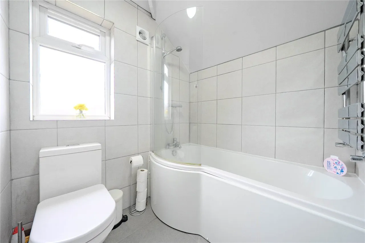 Highfield Crescent, Pudsey, LS28, photo 3