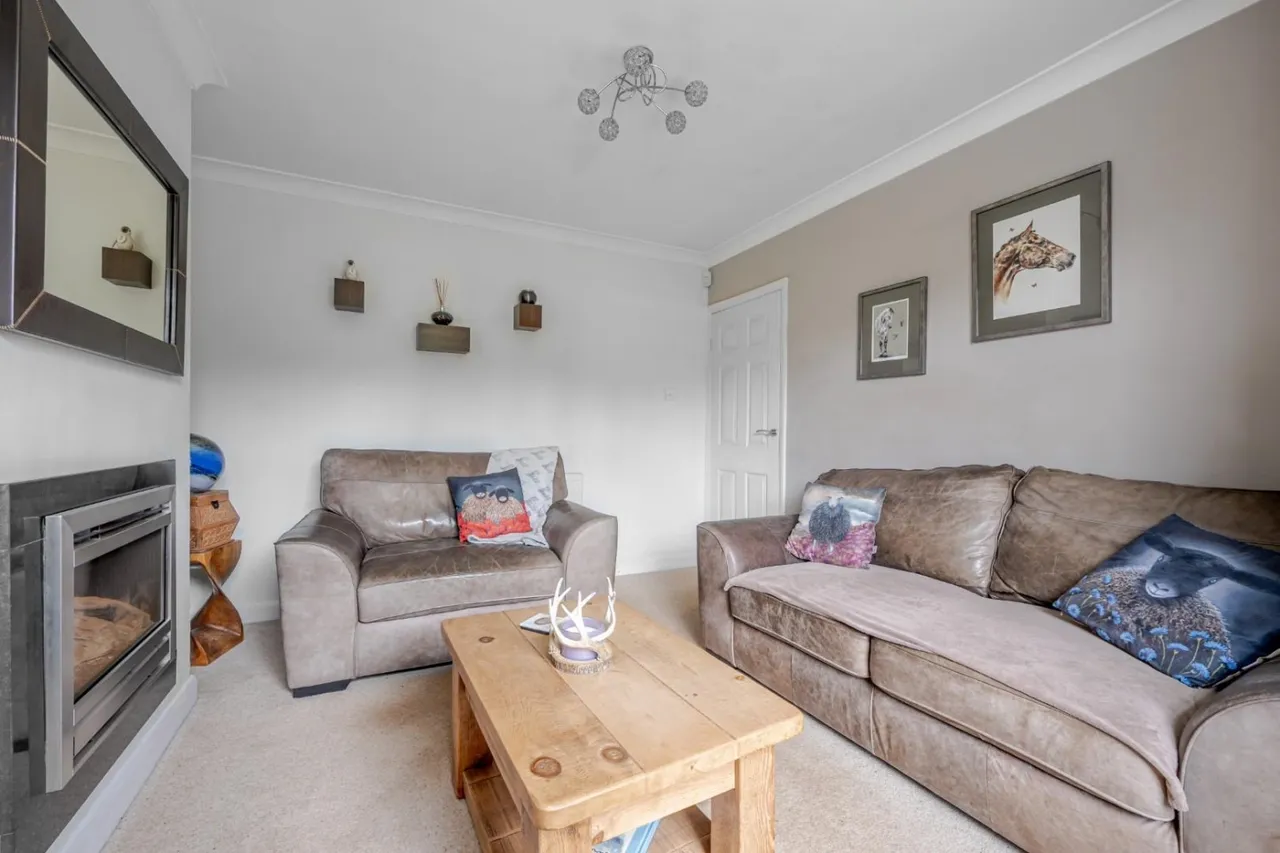Marlborough Drive, Tadcaster, LS24, photo 3