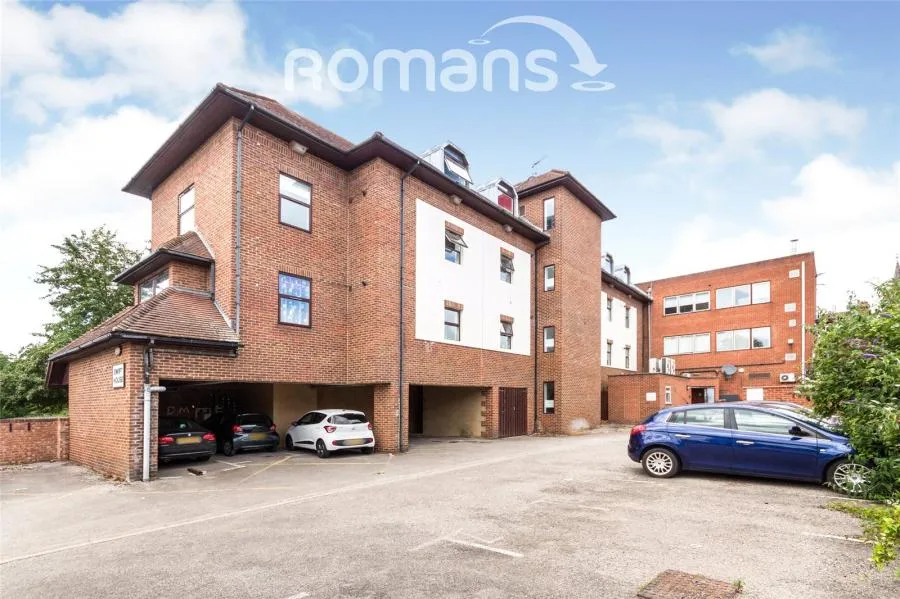 1 bed flat for sale, Market Place, Wokingham, RG40