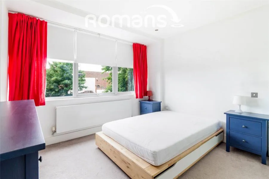 Market Place, Wokingham, RG40, photo 3