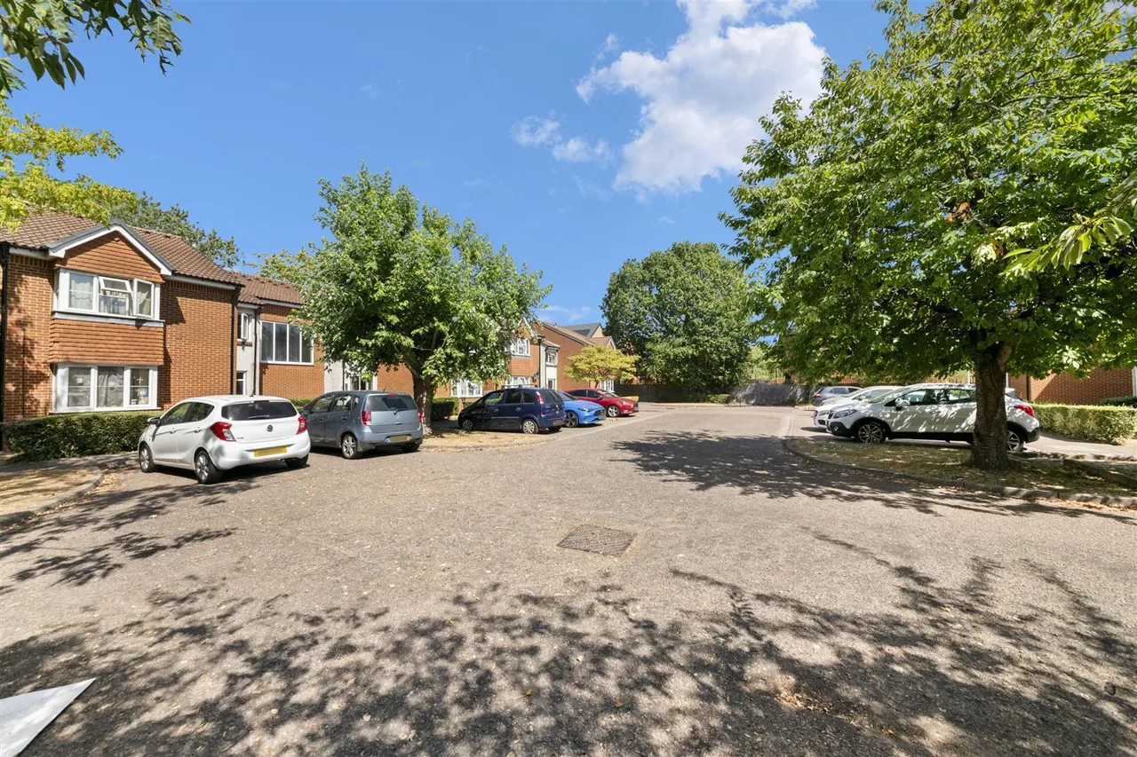 Heatherwood Drive, Hayes, photo 8