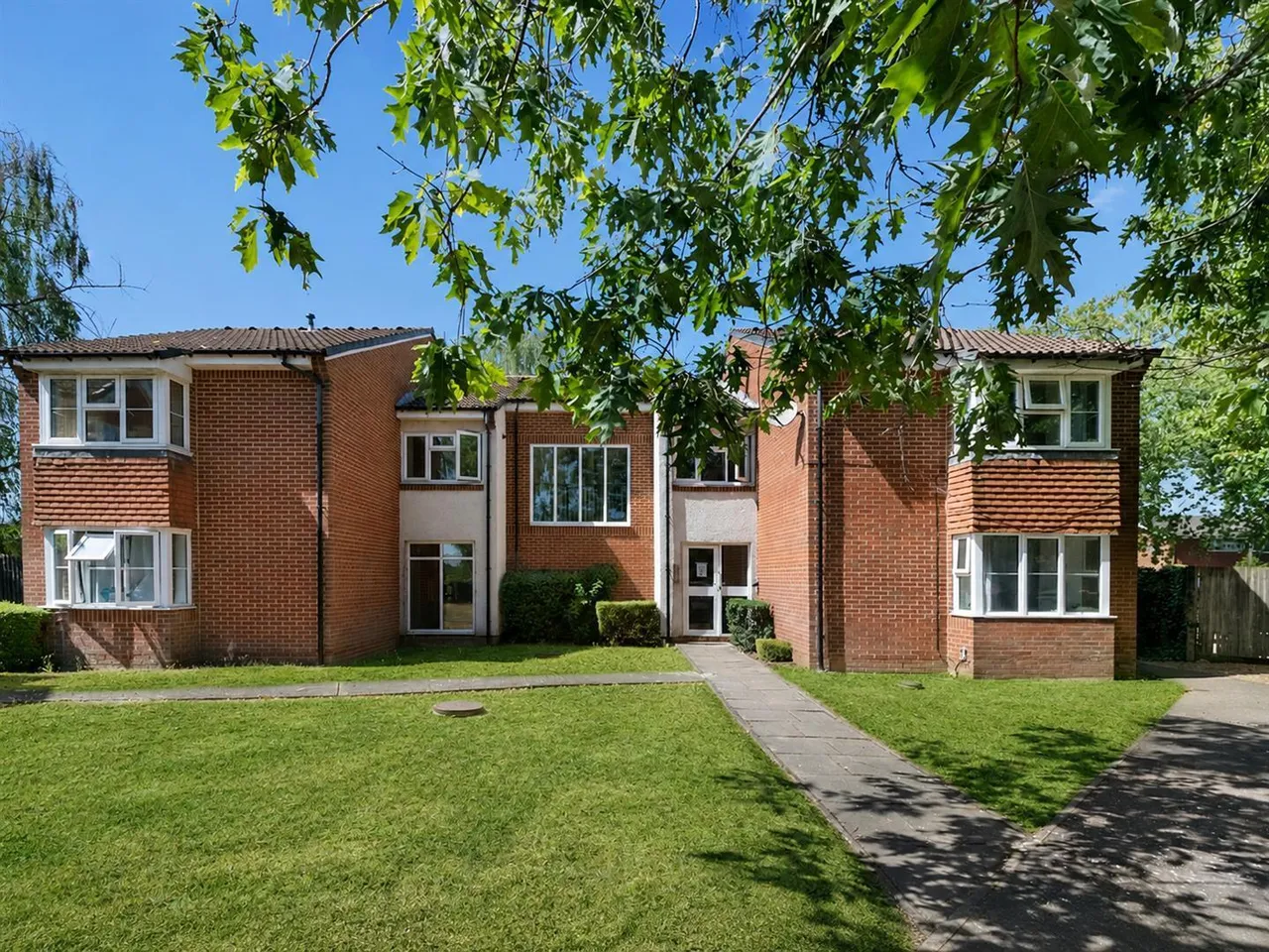 flat for sale — Heatherwood Drive, Hayes