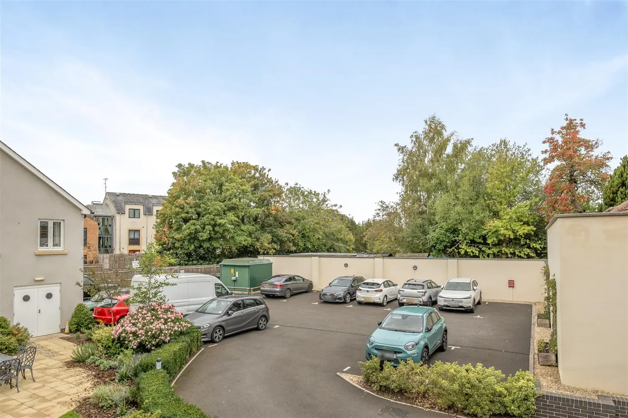 The Causeway, Chippenham, SN15, photo 9
