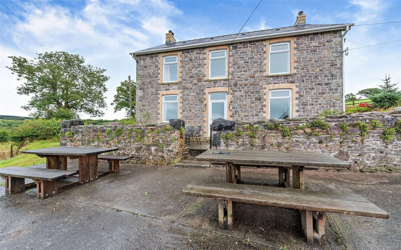 Ffairfach, Near Llandeilo, Carmarthenshire, SA19 6RF, photo 8