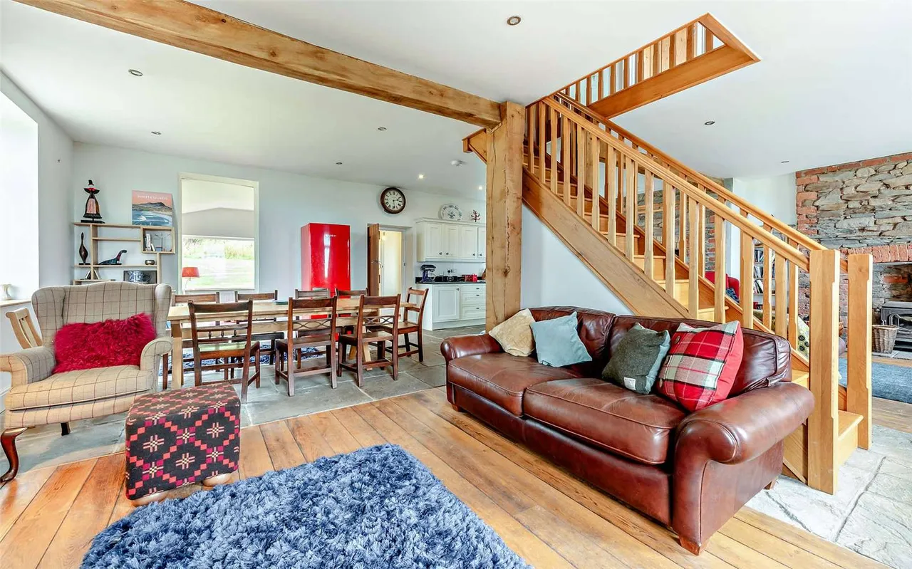 Ffairfach, Near Llandeilo, Carmarthenshire, SA19 6RF, photo 9