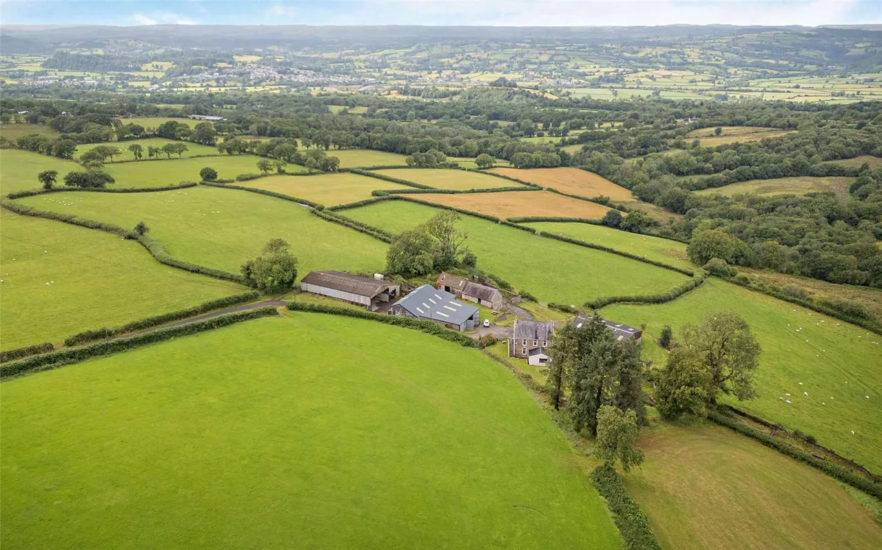 Ffairfach, Near Llandeilo, Carmarthenshire, SA19 6RF, photo 4