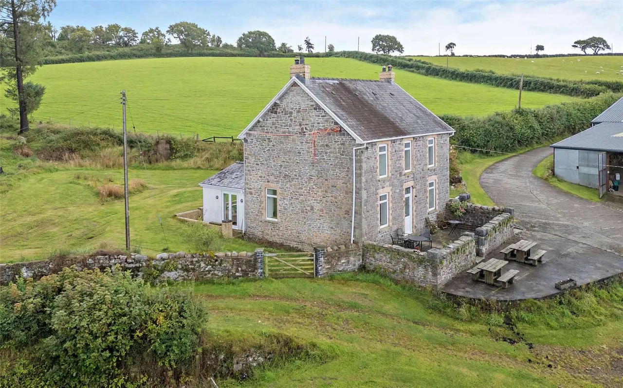 Ffairfach, Near Llandeilo, Carmarthenshire, SA19 6RF, photo 6