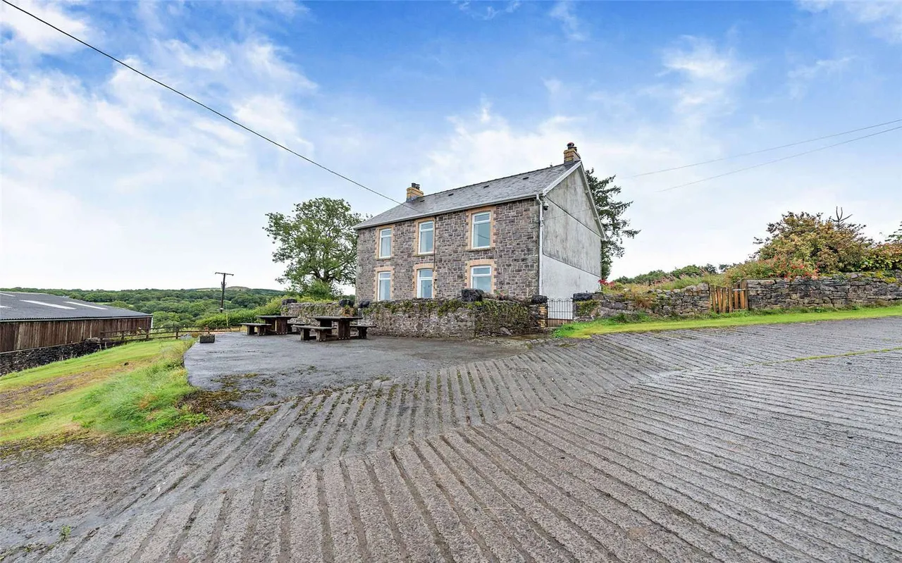 Ffairfach, Near Llandeilo, Carmarthenshire, SA19 6RF, photo 7
