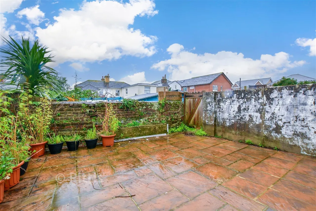 Station Avenue, Sandown, PO36, photo 9