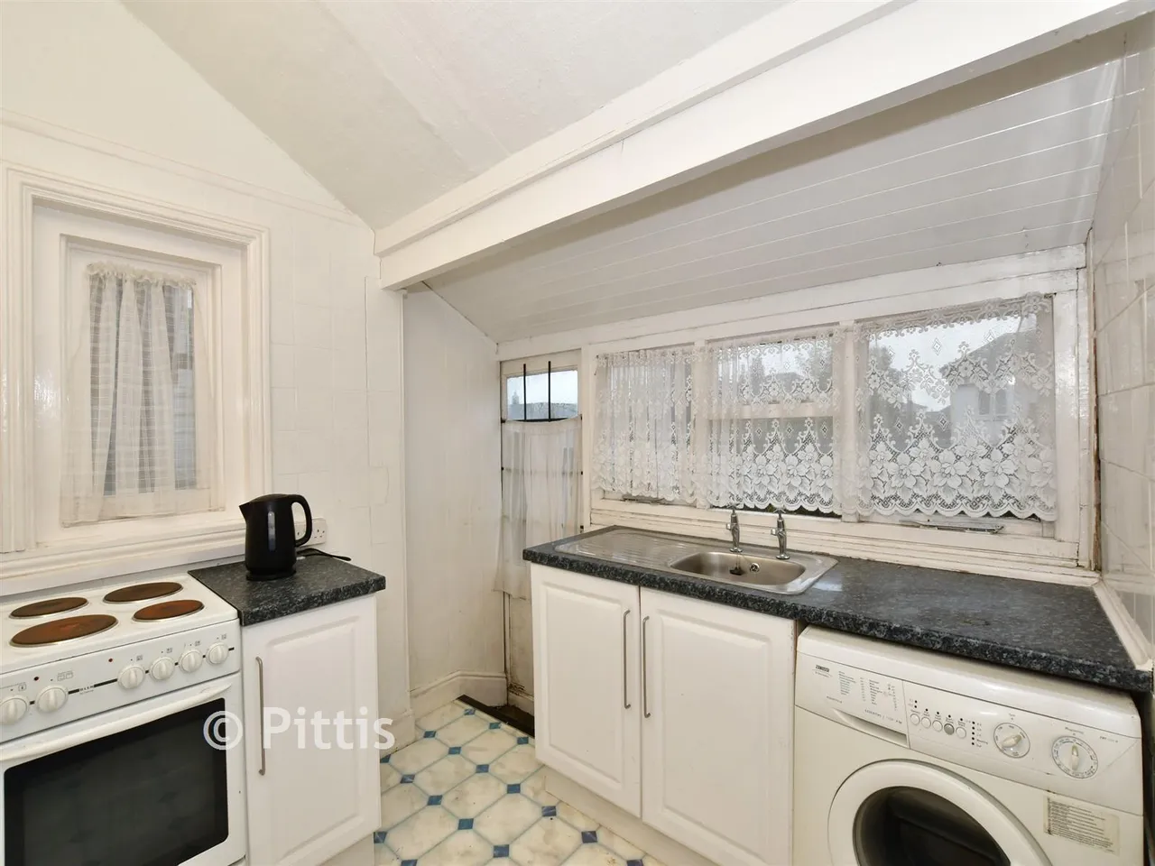 Station Avenue, Sandown, PO36, photo 4