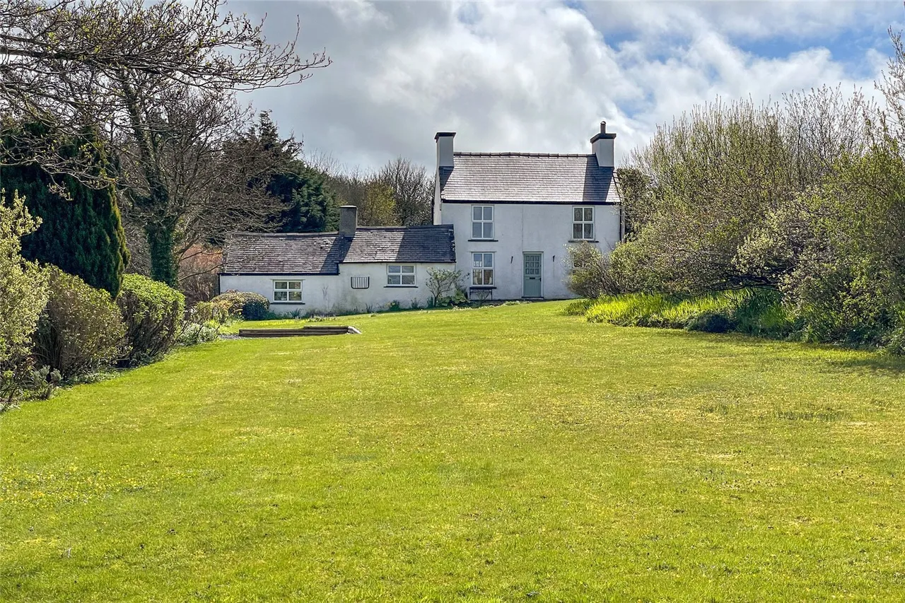 4 bed house for sale, Dulas, LL70