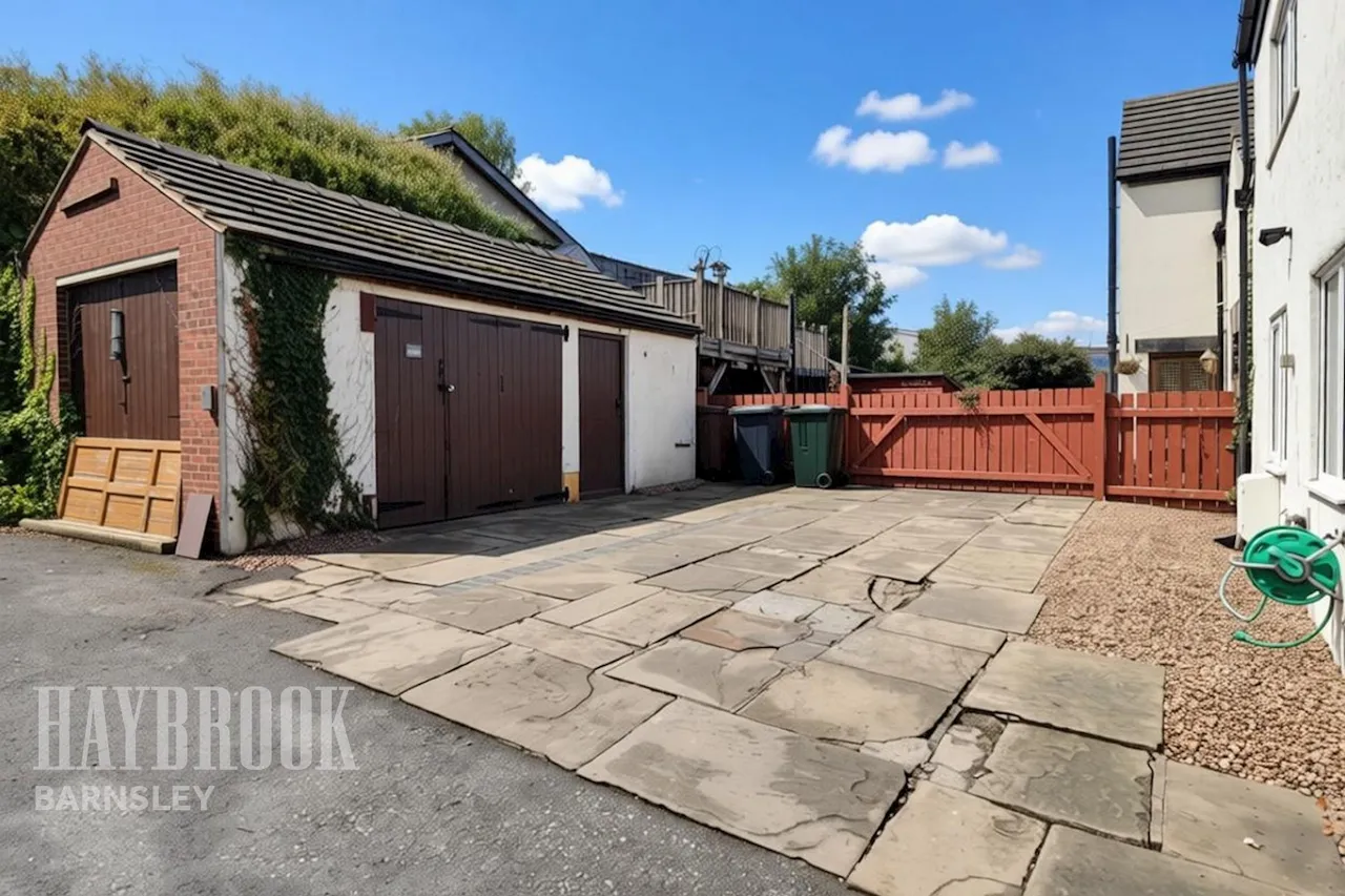 Huddersfield Road, Darton, photo 19