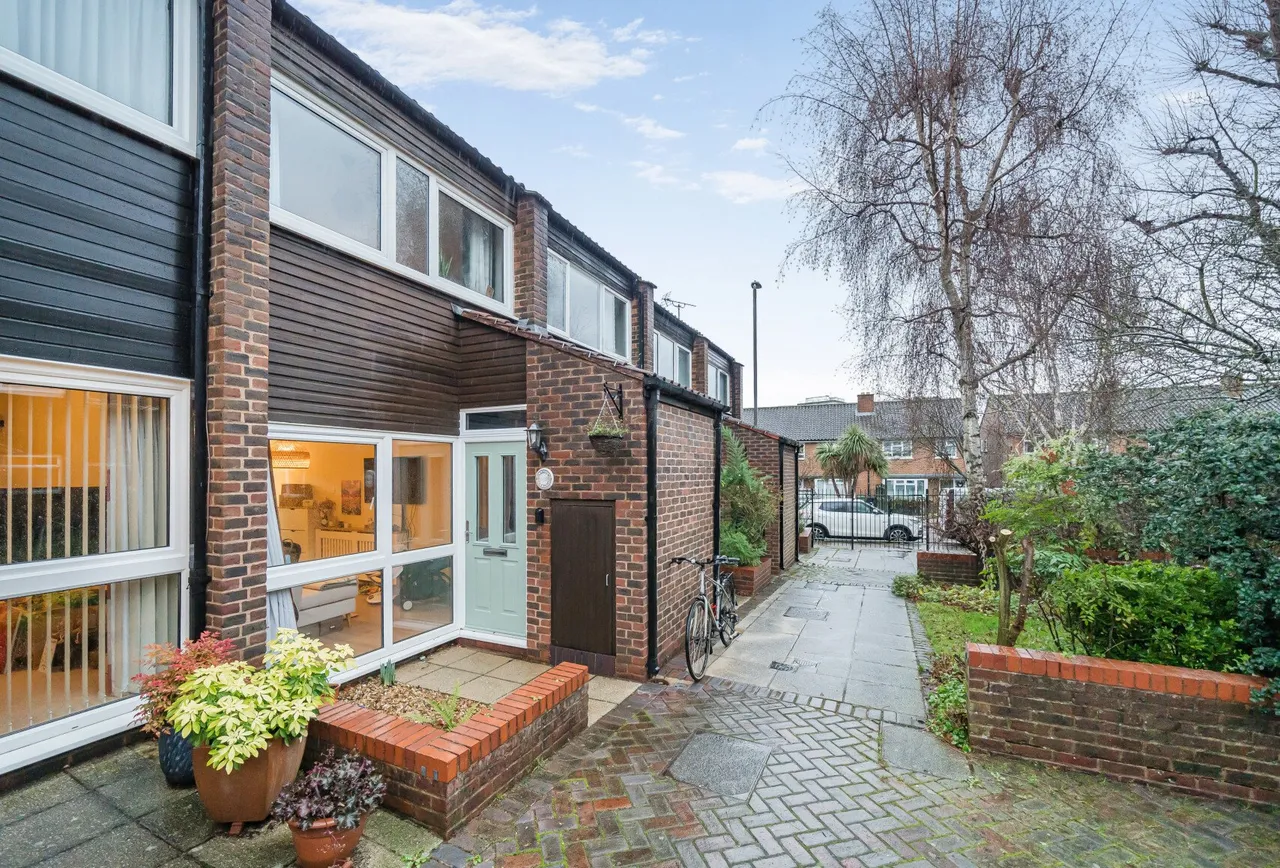 2 bed house for sale — Fulwood Walk, London, SW19 6RB