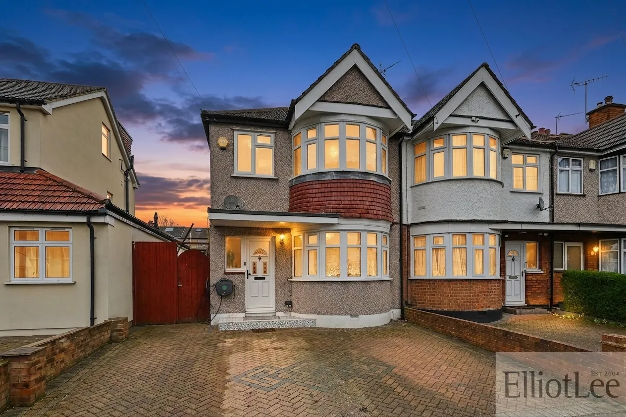 3 bed house for sale — Clitheroe Avenue, Harrow, HA2