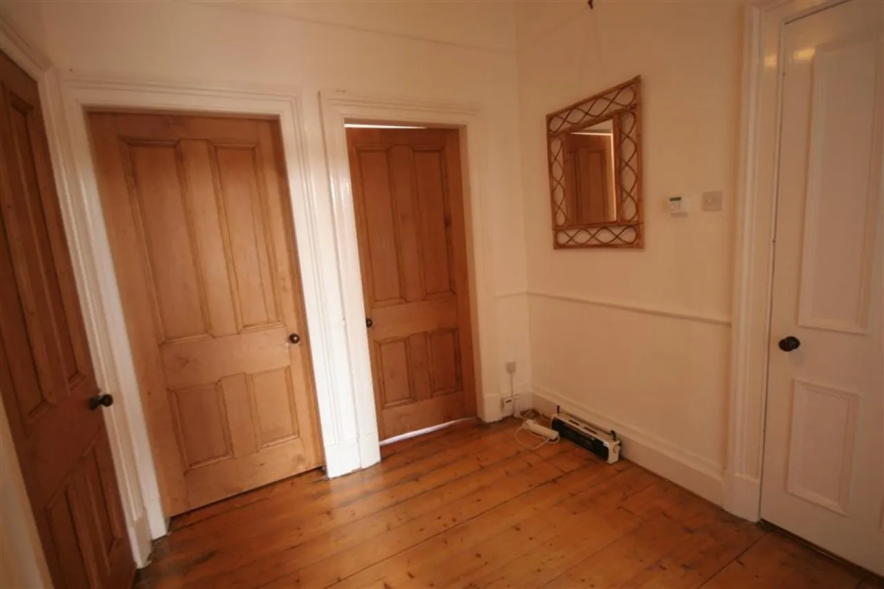 2/2, 405 Paisley Road West, photo 2