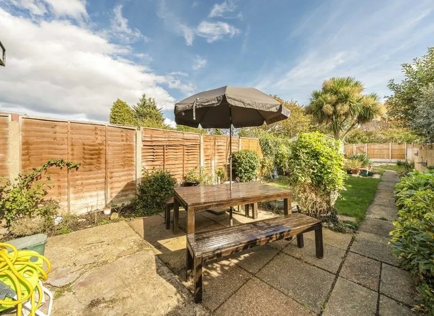 Sunningdale Avenue, Feltham, TW13, photo 4