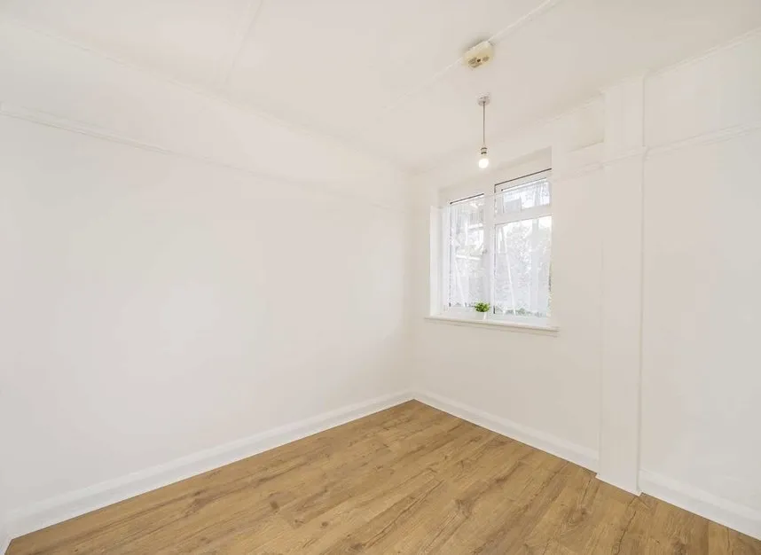 Sunningdale Avenue, Feltham, TW13, photo 6