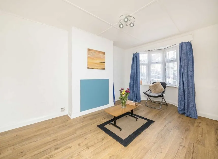 Sunningdale Avenue, Feltham, TW13, photo 2