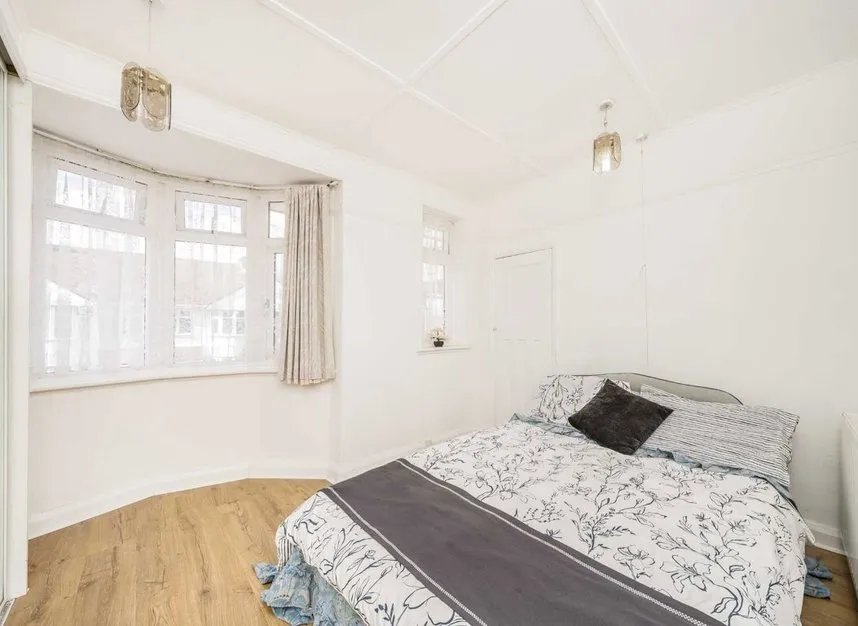 Sunningdale Avenue, Feltham, TW13, photo 5