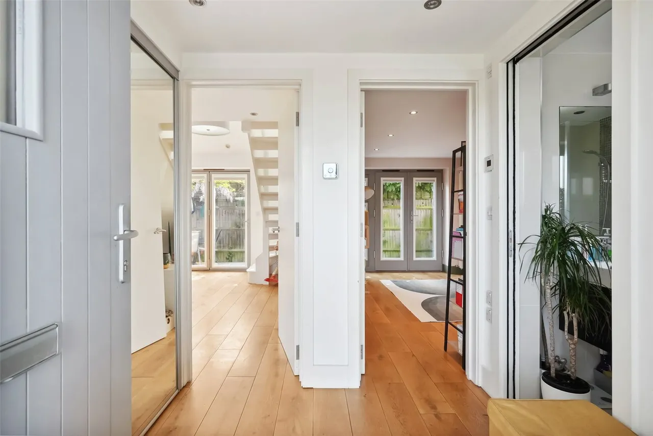Hanworth Road, Hampton, TW12 3EA, photo 3