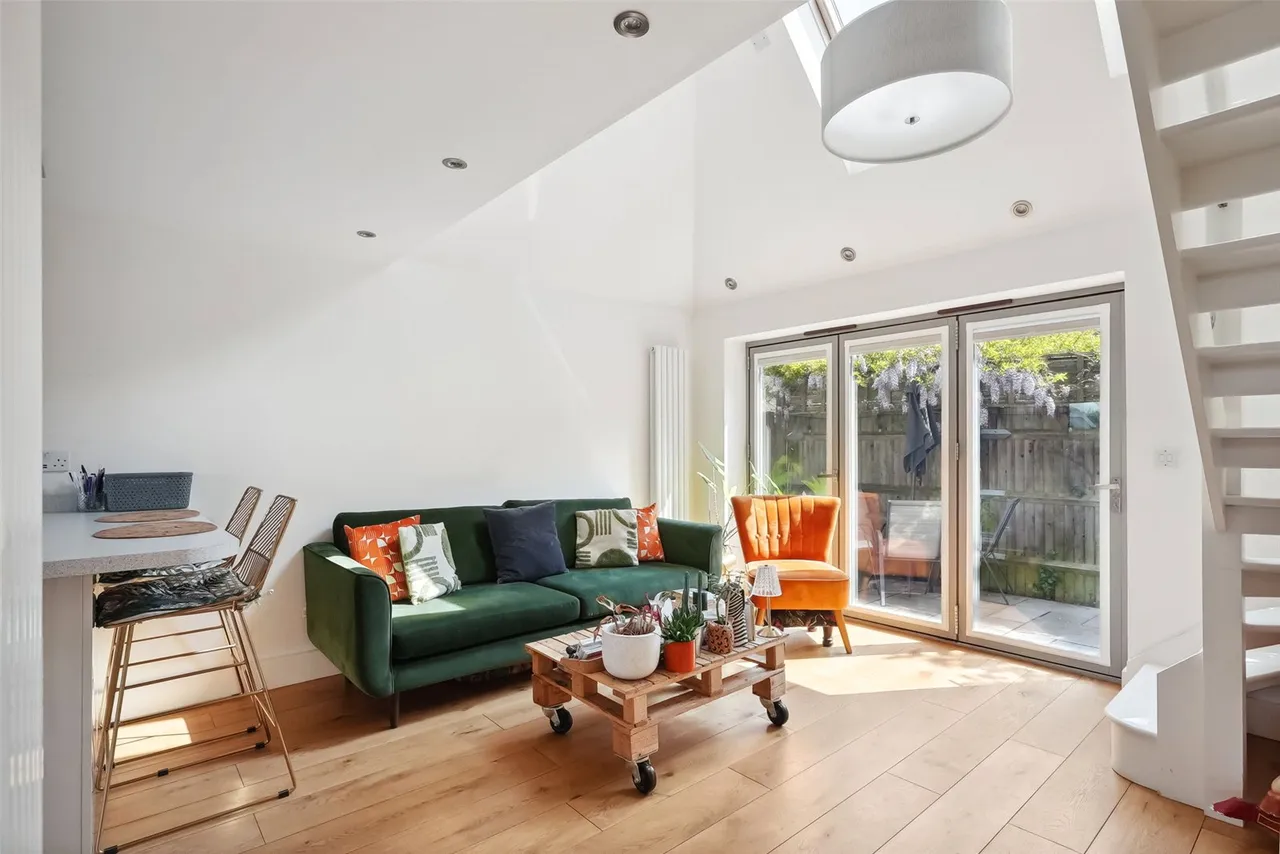 Hanworth Road, Hampton, TW12 3EA, photo 2
