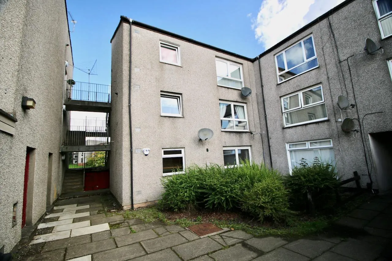 2 bed flat for sale — Cedar Road, Cumbernauld, G67 3AT