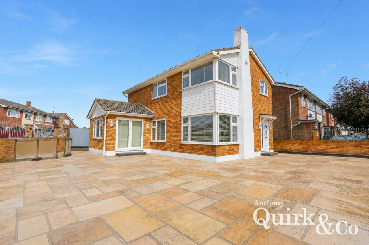 4 bed property for sale, Furtherwick Road, Canvey Island, SS8