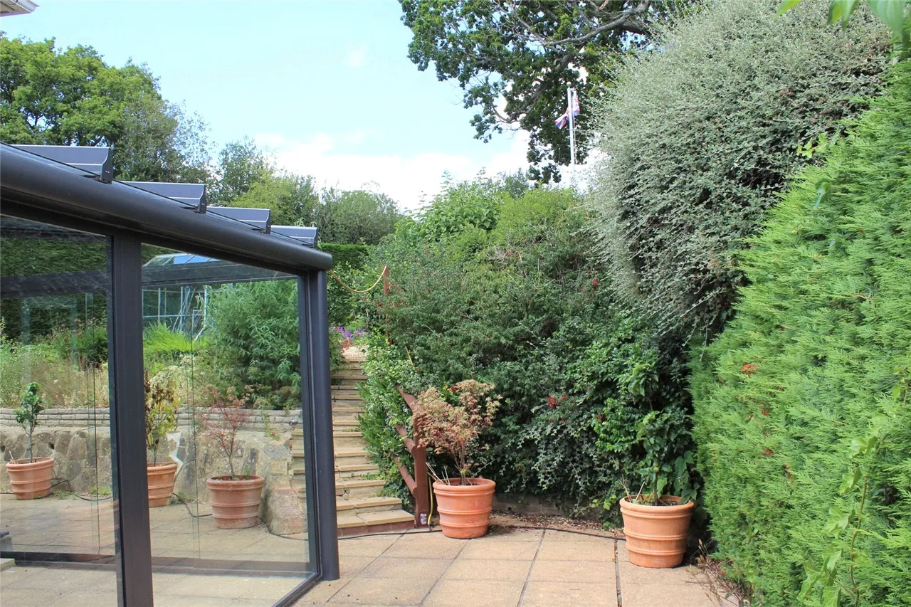 Chatsworth Grove, Farnham, Surrey, GU9 0DJ, photo 3