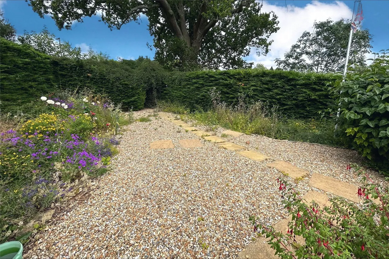 Chatsworth Grove, Farnham, Surrey, GU9 0DJ, photo 5