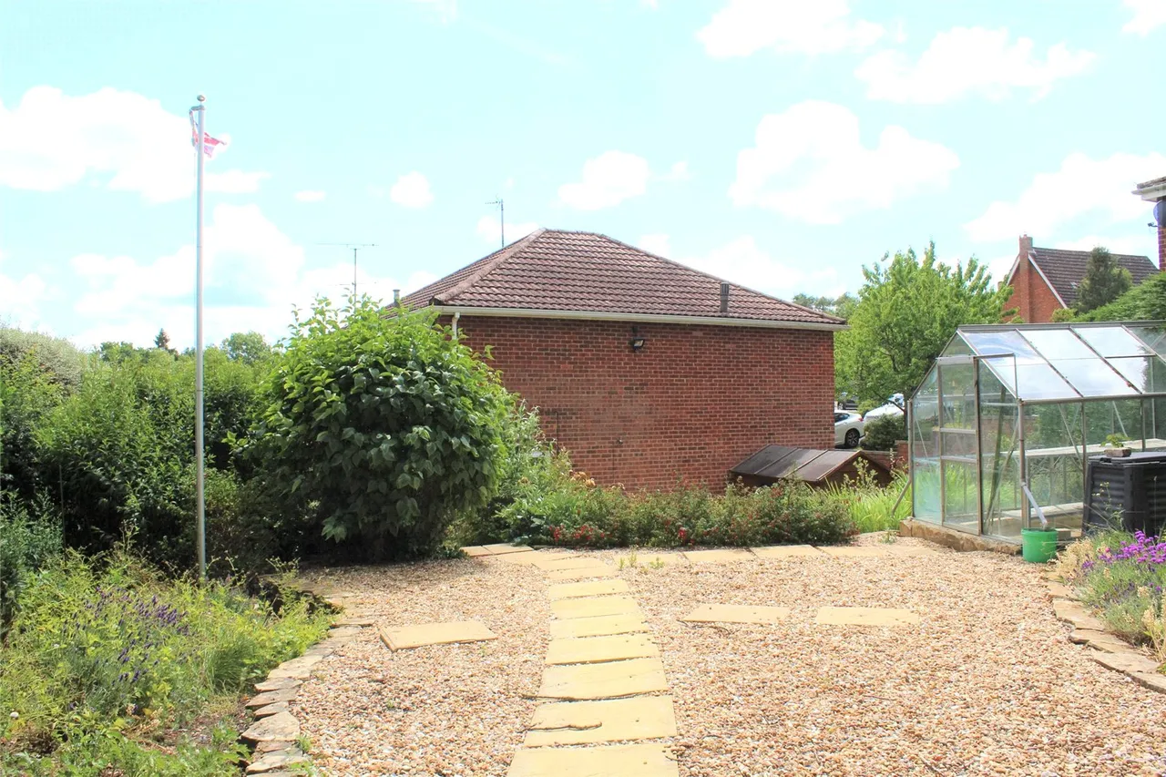Chatsworth Grove, Farnham, Surrey, GU9 0DJ, photo 7
