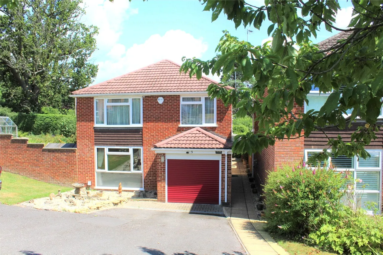 4 bed house for sale — Chatsworth Grove, Farnham, Surrey, GU9 0DJ