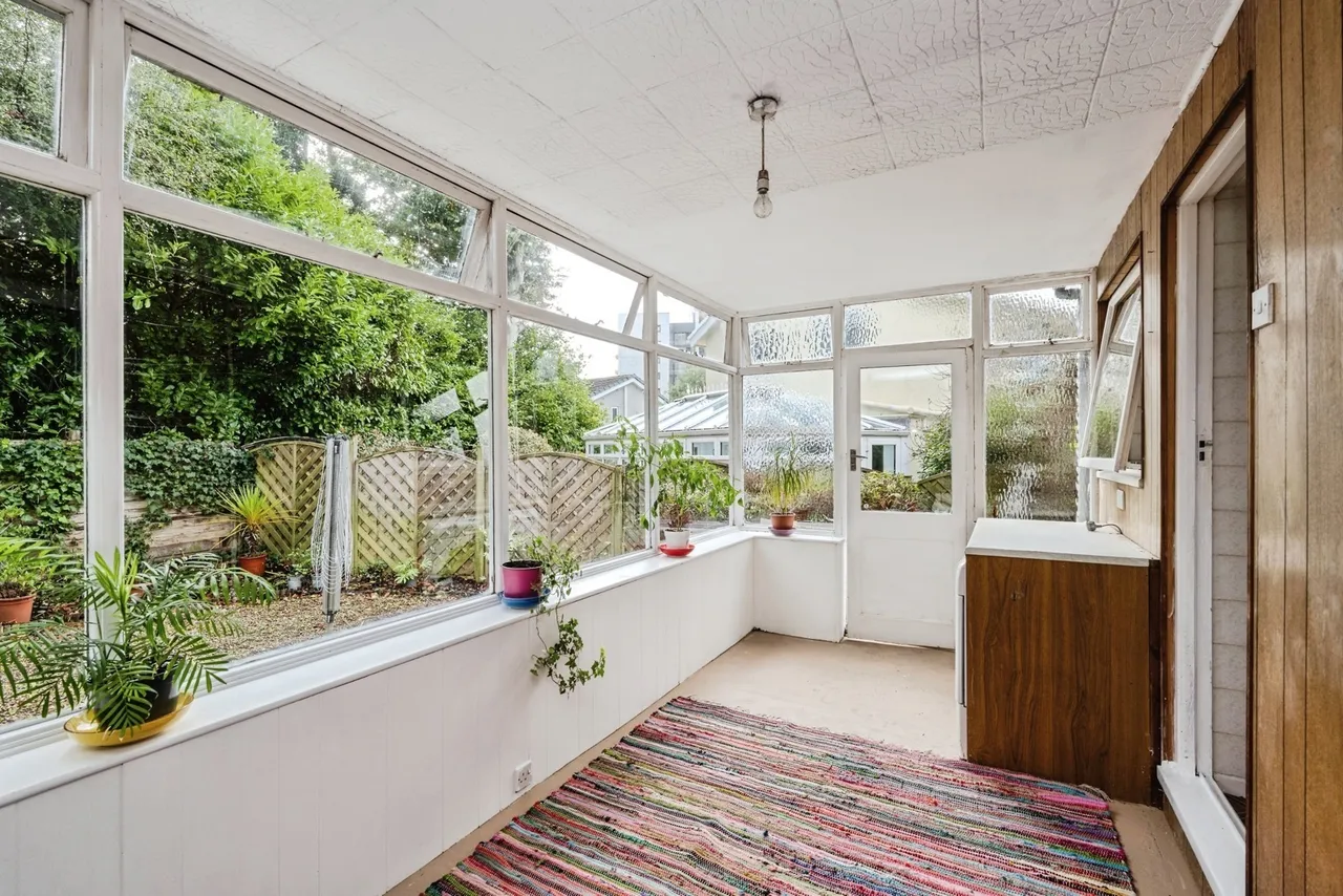 Beaconsfield Way, Swansea, SA2, photo 9