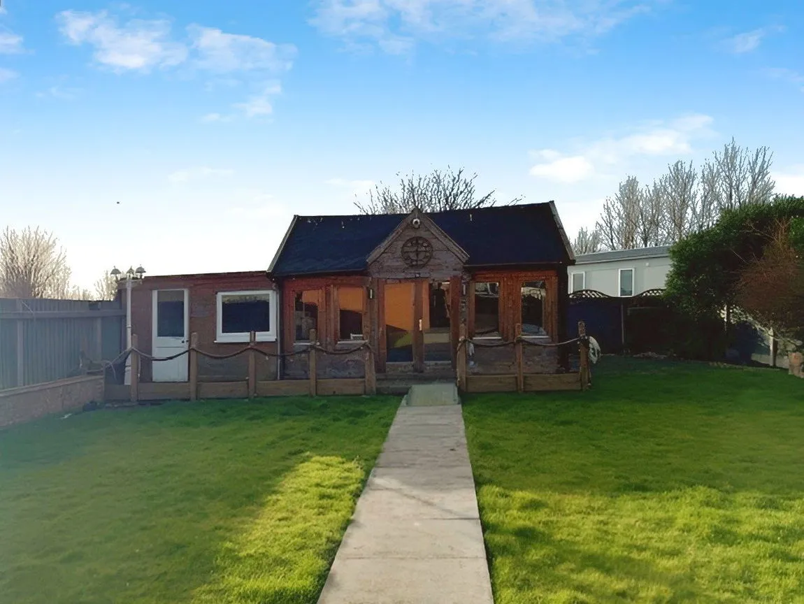 Gamfa Wen Road, Talacre, Flintshire, CH8 9RT, photo 15