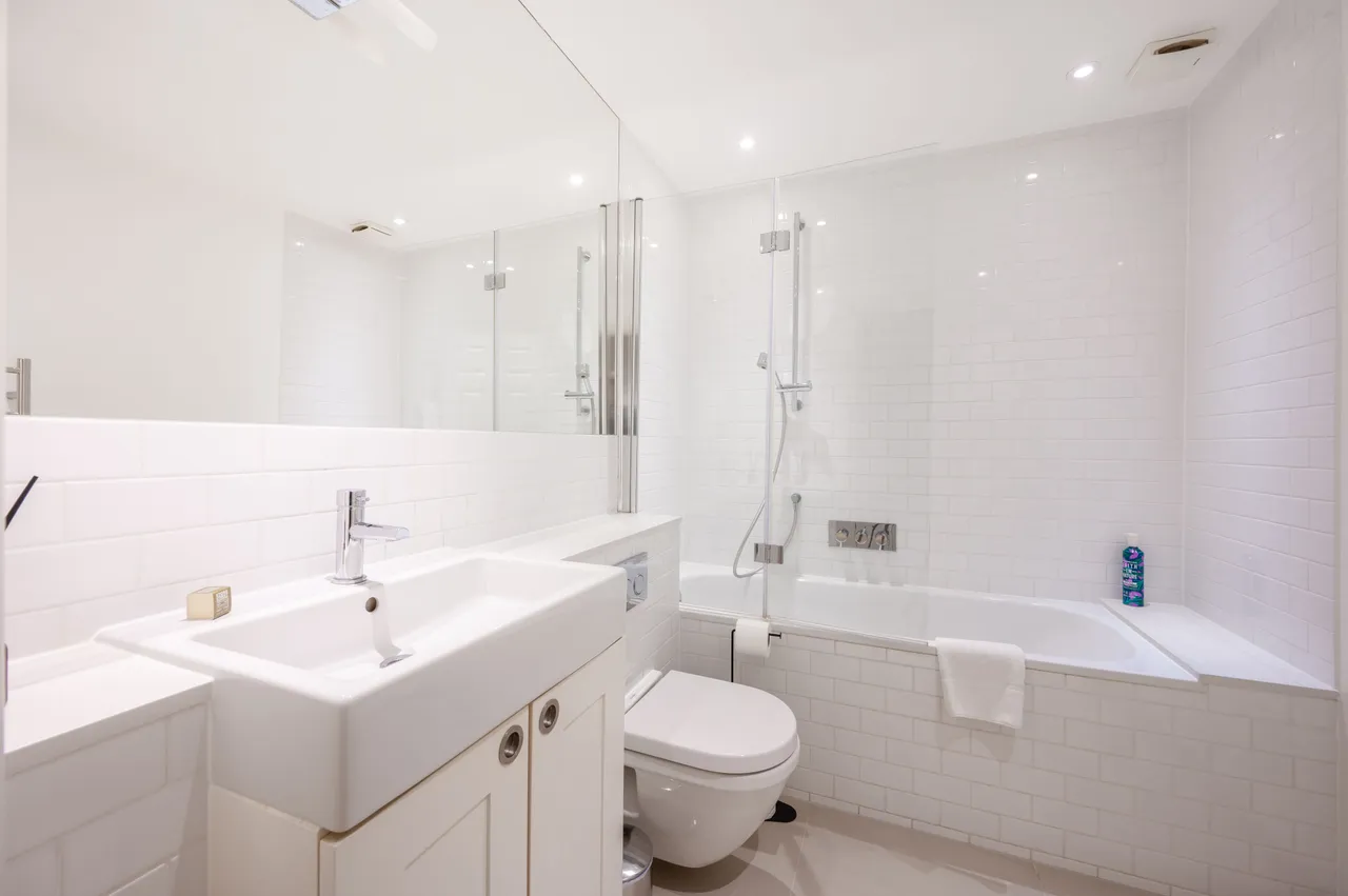 Flat A, 30 Hornton Street, London, photo 9