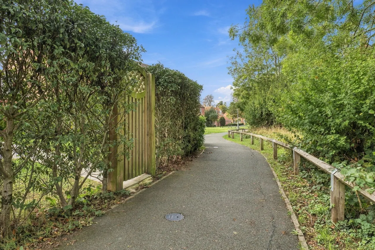 Brook Walk, Southwell, photo 53