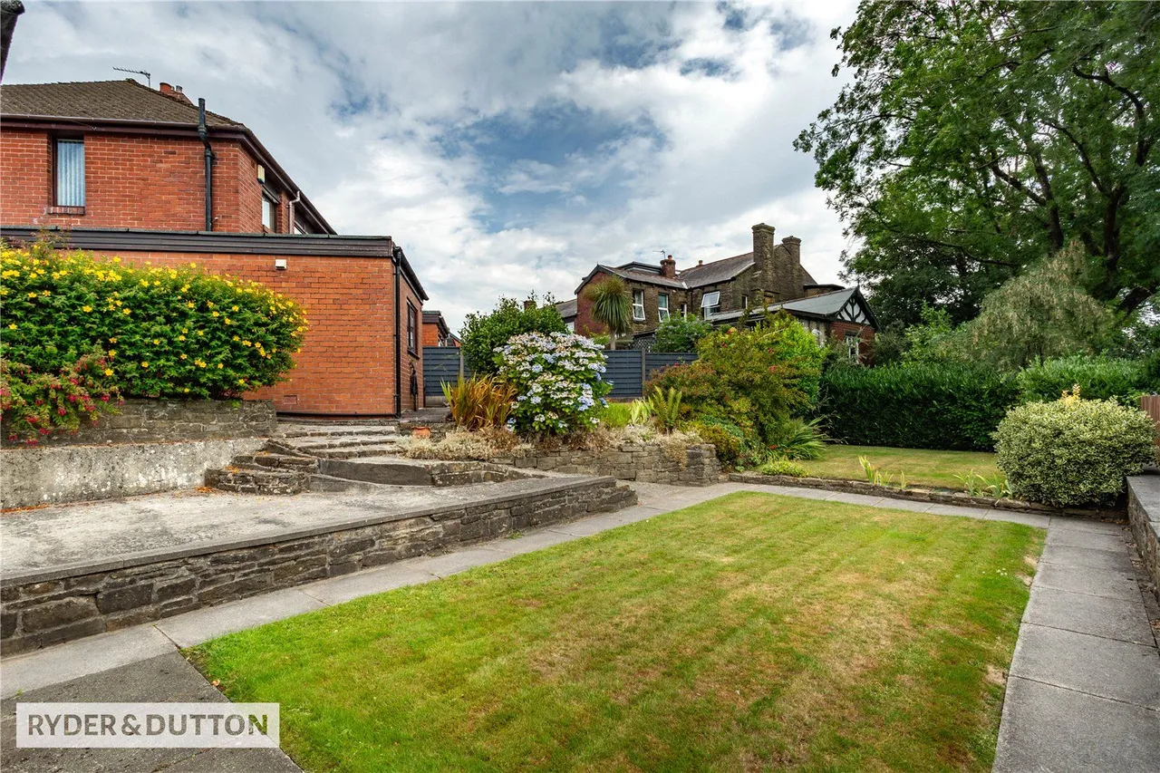 Manor Road, Shaw, OL2, photo 3