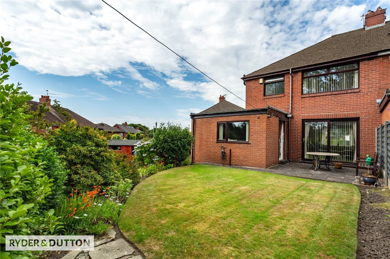 Manor Road, Shaw, OL2, photo 2