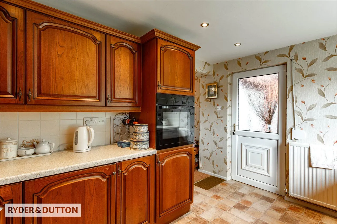 Manor Road, Shaw, OL2, photo 9