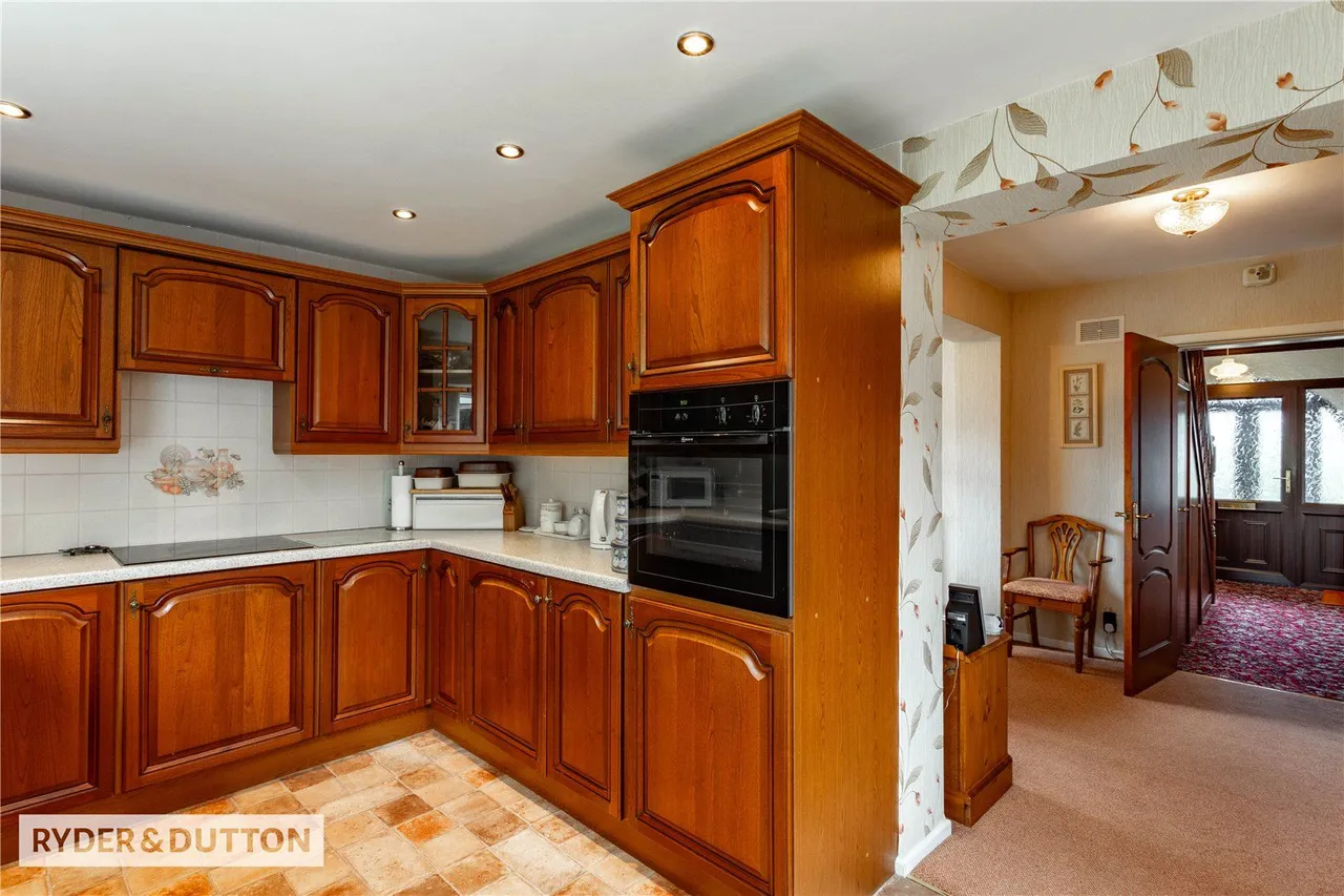 Manor Road, Shaw, OL2, photo 8