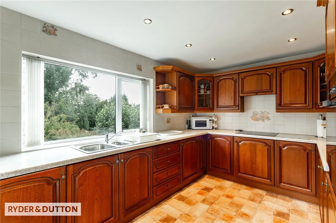 Manor Road, Shaw, OL2, photo 10