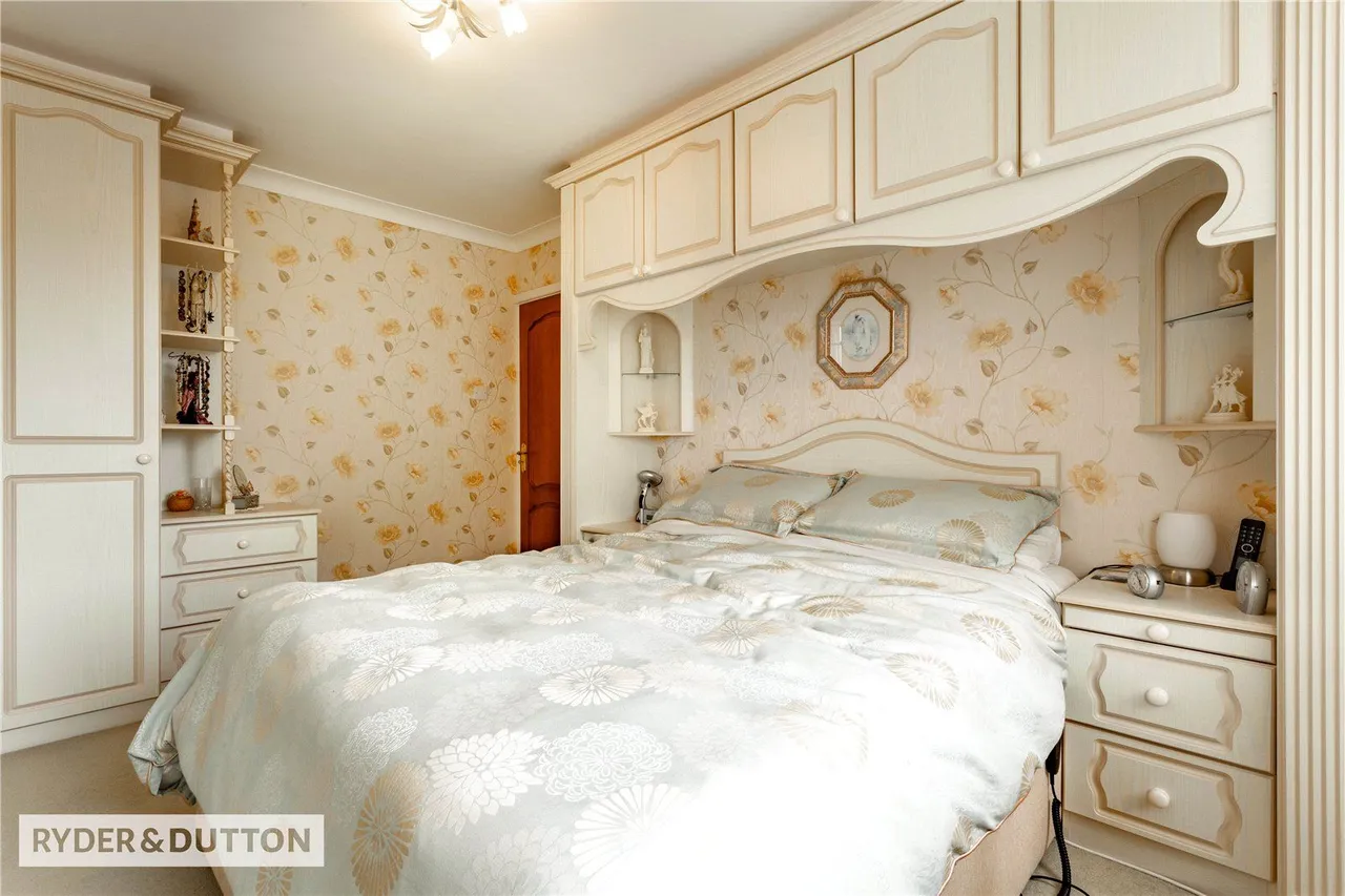 Manor Road, Shaw, OL2, photo 15